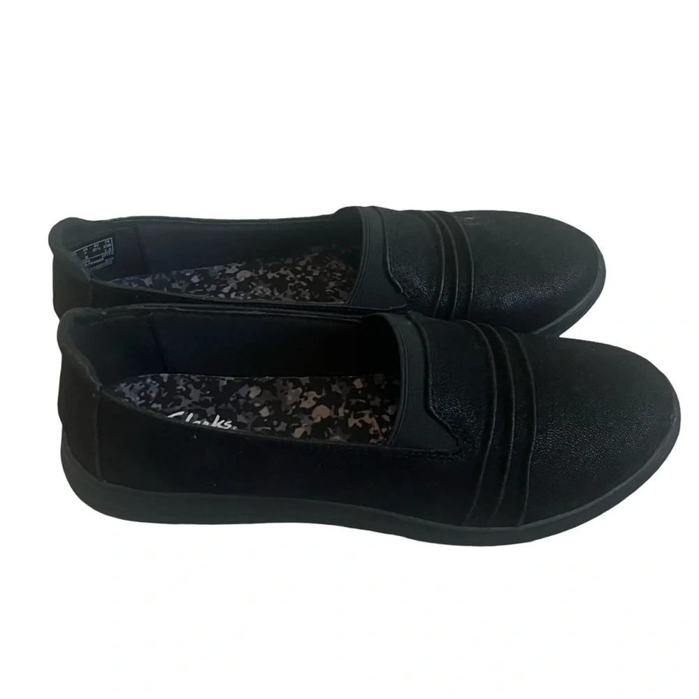 Clarks Women's Cloudsteppers Black Loafers. Size: 7M. NWOT. Great Condition.